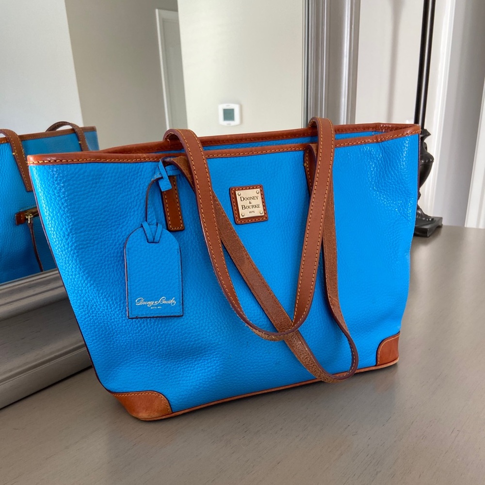 Beautiful Blue Dooney & Bourke tote bag